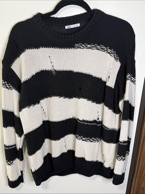 Zara Men’s Black & Cream Striped Crewneck Sweater